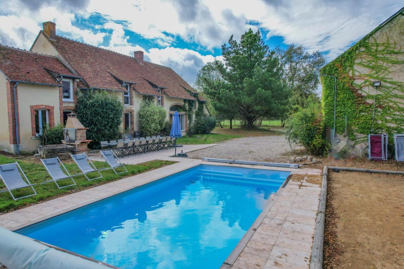 Crazy Villa Le Petit Belair 18 - Heated Pool - Foot - 2H Paris - 30P Aubigny-sur-Nere Exterior photo